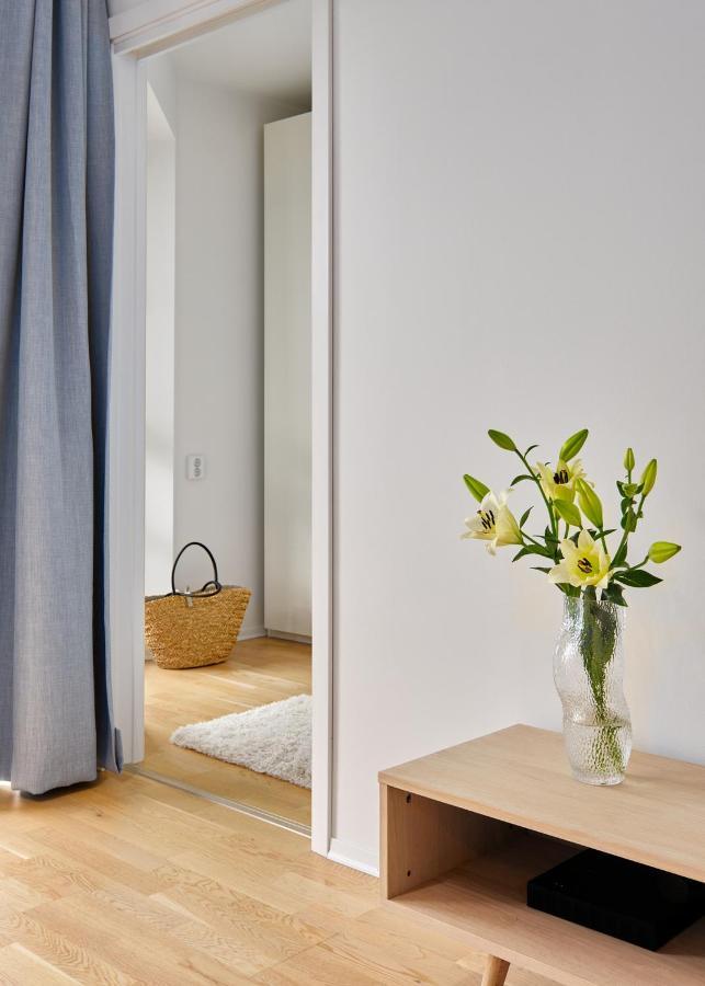 Stylish 2-br Retreat In Heart Of Vibrant Leilighet *
