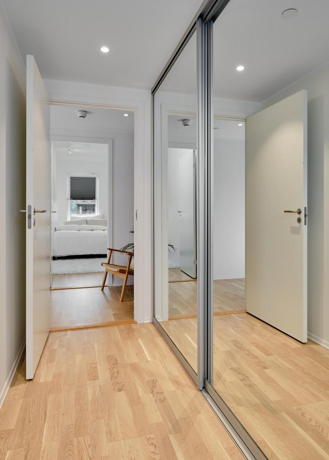 Stylish 2-br Retreat In Heart Of Vibrant Leilighet